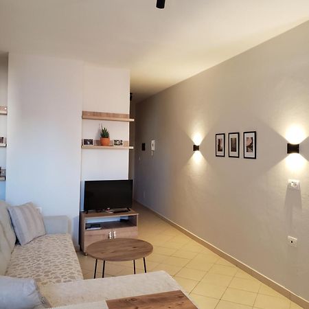 Leones Apartament Tirana Buitenkant foto