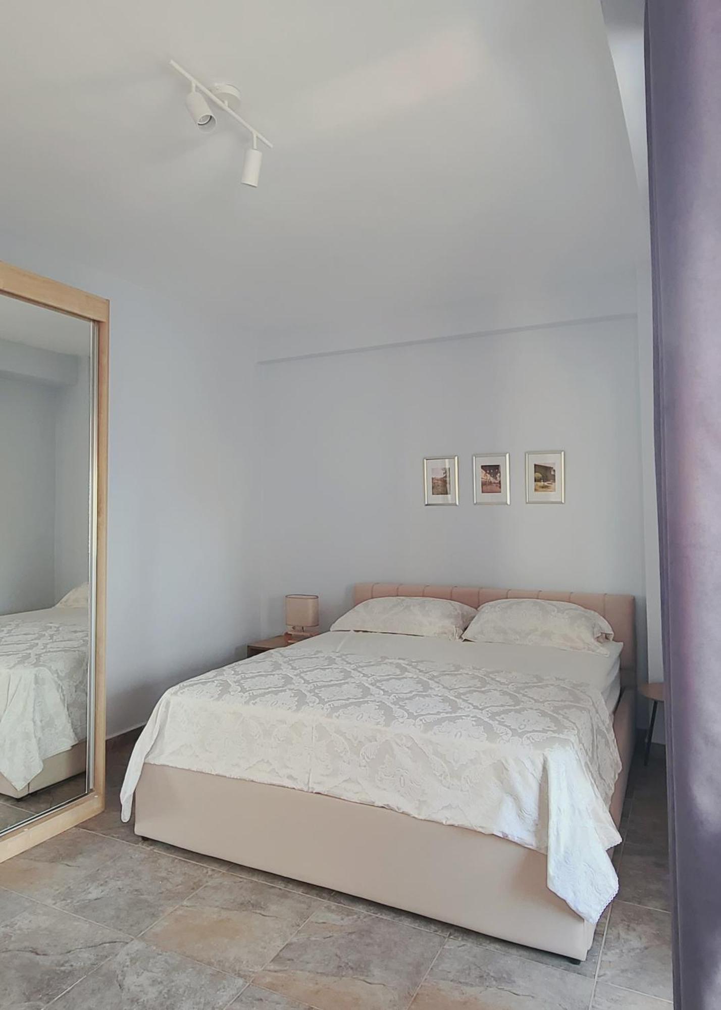 Leones Apartament Tirana Buitenkant foto
