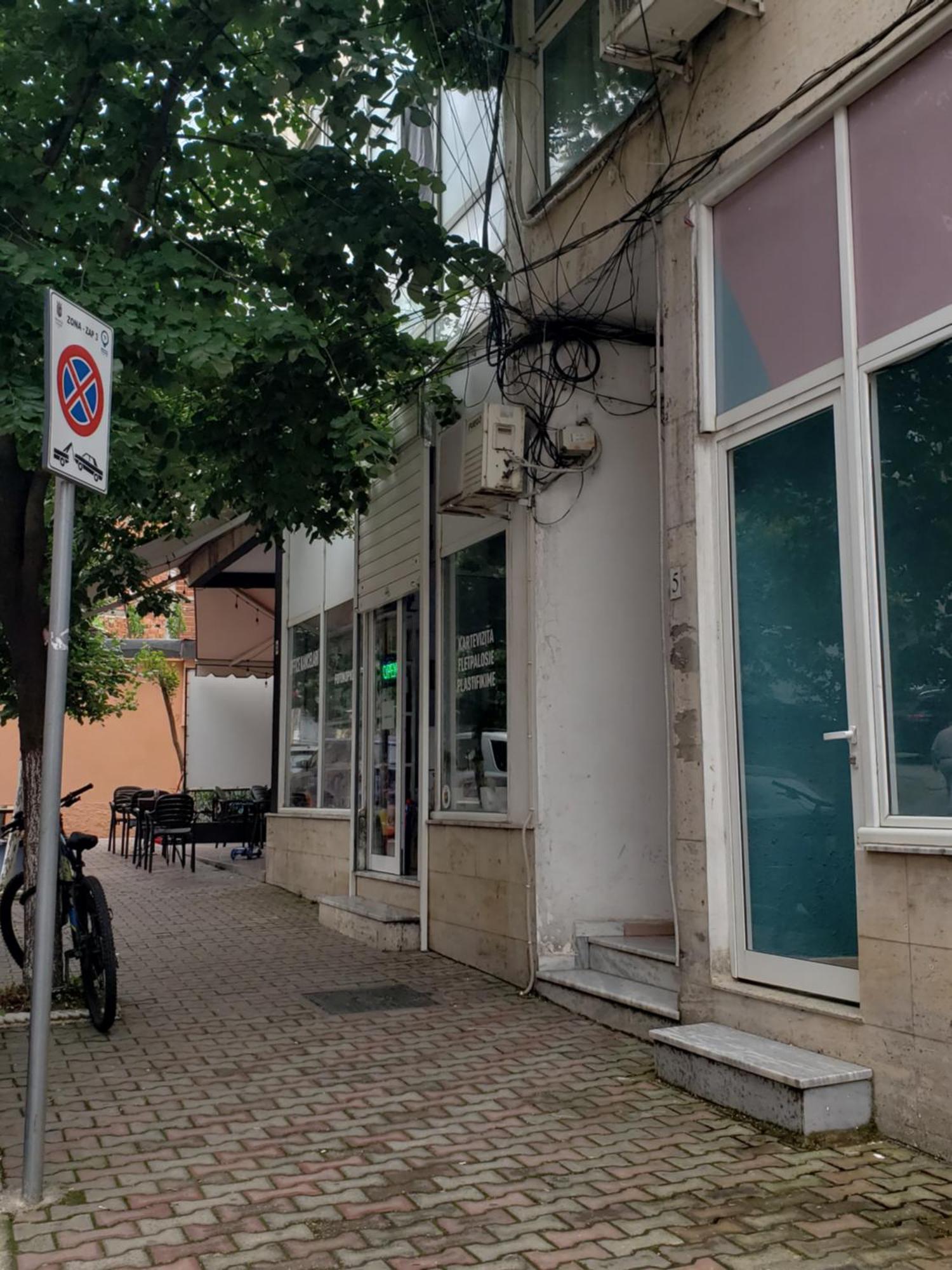 Leones Apartament Tirana Buitenkant foto